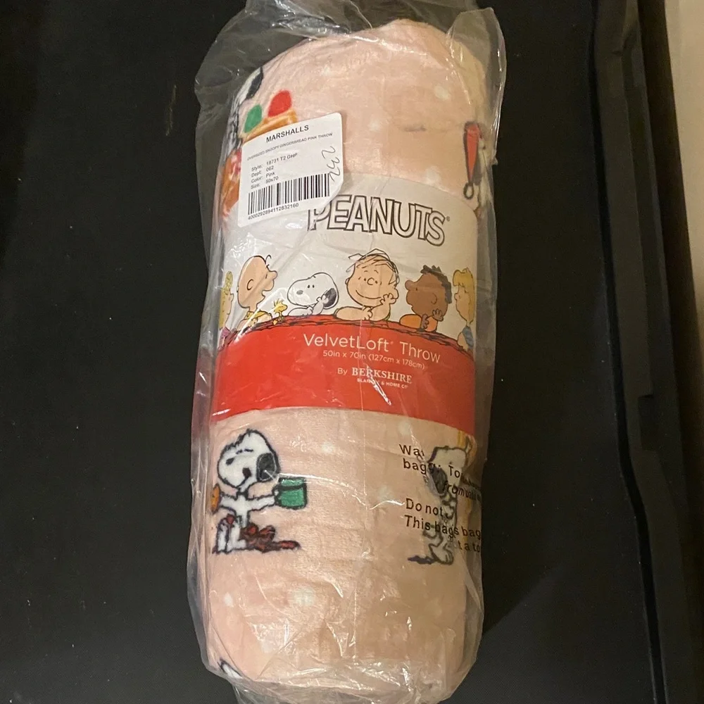Berkshire Snoopy Holiday Festive Cheer VelvetLoft Blanket in Light Pink NWT